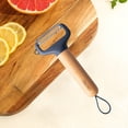 thumbnail image 1 of Fiudx Pelador de Frutas de Acero Inoxidable, Mango Ergonómico, Cuchilla Extraíble, Fácil de Limpiar, Multiusos, Ayudante de Cocina, Compacto, Azul, Tamaño 17 X 7 X 2 Cm., 1 of 6