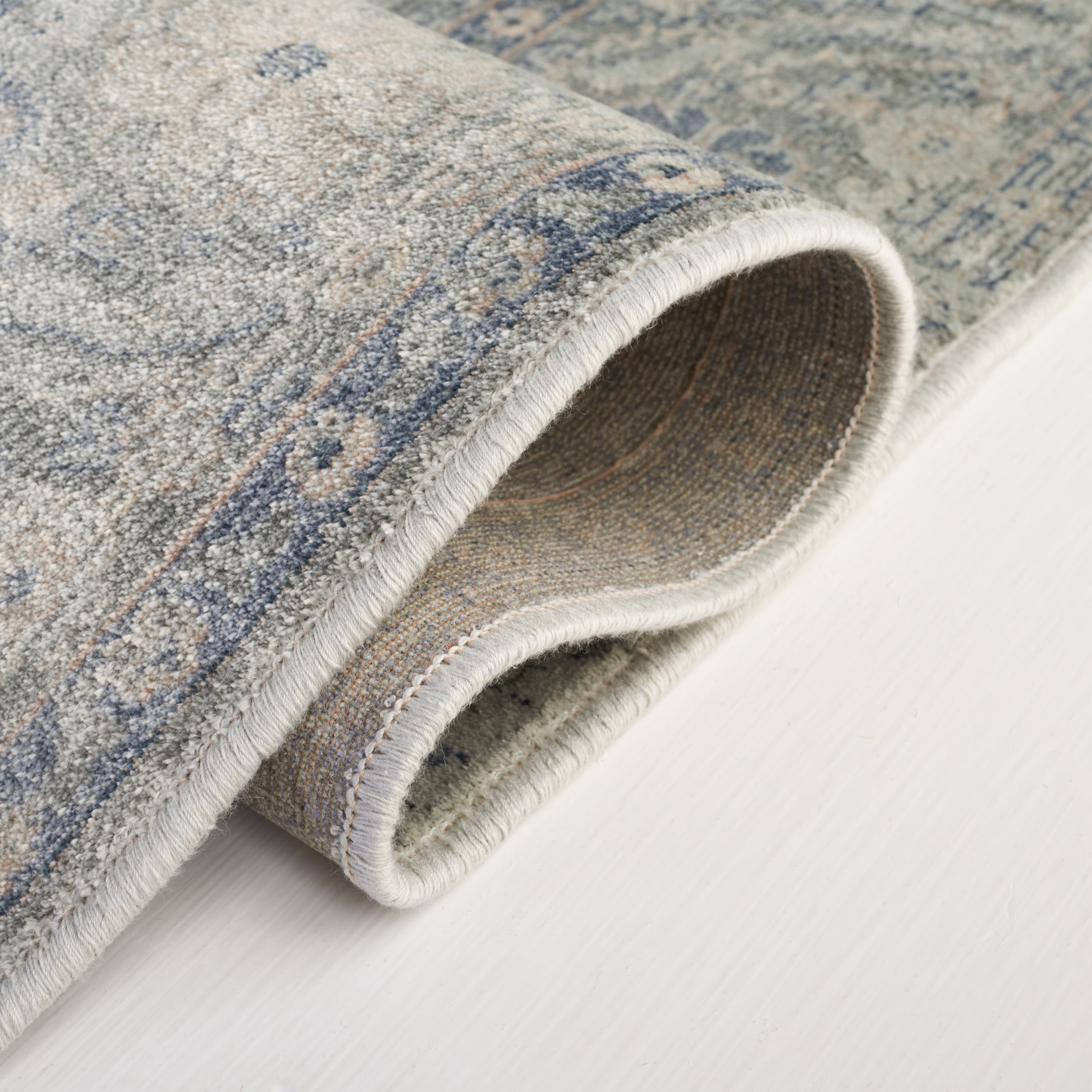SAFAVIEH Vintage Kirsteen Bordered Area Rug, Silver, 8' x 10'