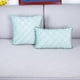 thumbnail image 4 of Almohada clásica de terciopelo holandés a cuadros con bola de lana de encaje, cómoda y exquisita funda de almohada duradera, 4 of 5