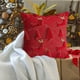 thumbnail image 5 of Cojín Navideño con Estampado de Árbol de Navidad y Copos de Nieve | Rojo, Poliéster, 45 X 45 Cm | Decoración Festiva para Sala de Estar (1 Unidad), 5 of 6