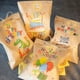 thumbnail image 3 of 24 juegos de bolsas de papel Kraft de agradecimiento, bolsa de regalo de feliz cumpleaños Dino de arcoíris, bolsa de recuerdo de fiesta de flores Retro, suministros para galletas y dulces, 3 of 5