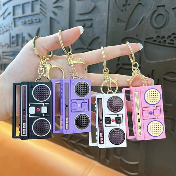 Vintage Tape Recorder Keychain Fun Classic Radio with Recordable Pendant for Couple Gift and Music Enthusiasts Portable Bag Charm in Black
