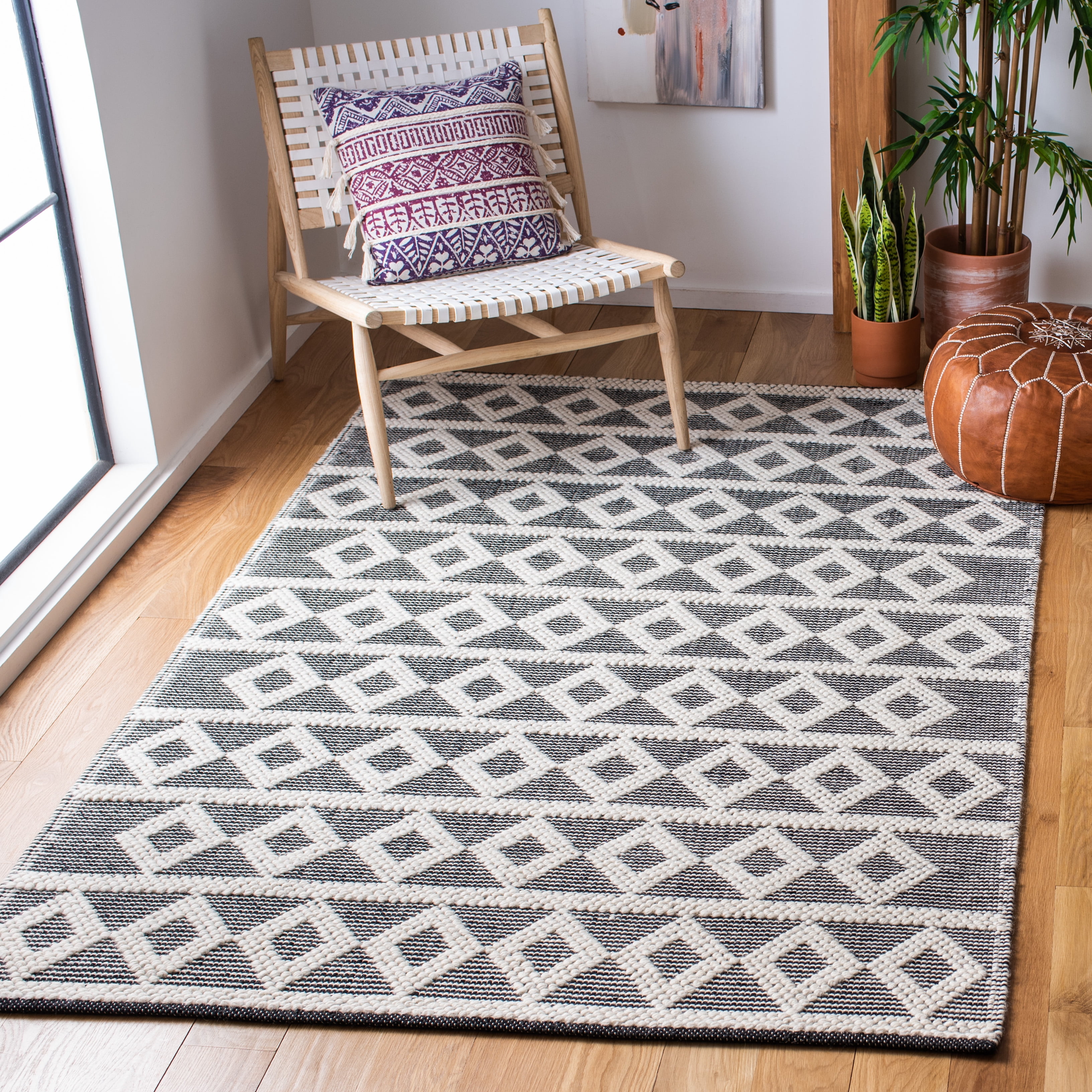 SAFAVIEH Natura Jayla Geometric Area Rug, Ivory/Black, 6' x 6' Square
