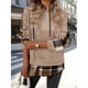 thumbnail image 4 of Sudadera con Capucha de Larga para Mujer, Estilo Patchwork A Cuadros, con Abertura Lateral, Ideal para Otoño e Invierno. Caqui M, 4 of 9