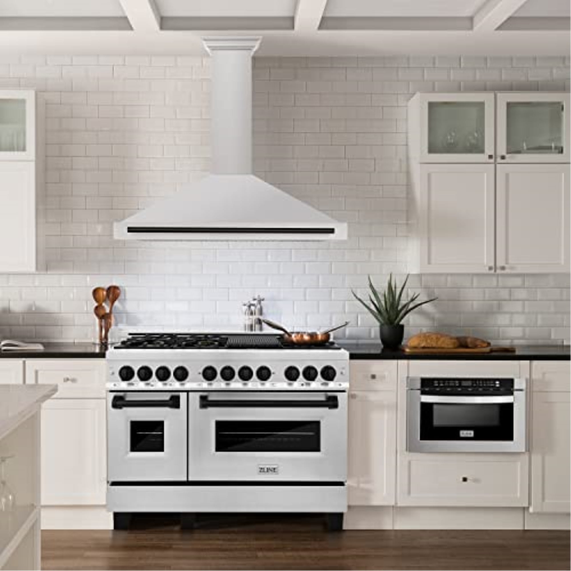 ZLINE 48 ZLINE Autograph Edition Stainless Steel Range Hood with Stainless Steel Shell and Matte Black Handle (KB4SNZ-48-MB)