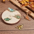 thumbnail image 4 of Set de 5 o 7 broches de dinosaurios esmaltados. Accesorios para mochilas, insignias, gorras y bolsos., 4 of 9