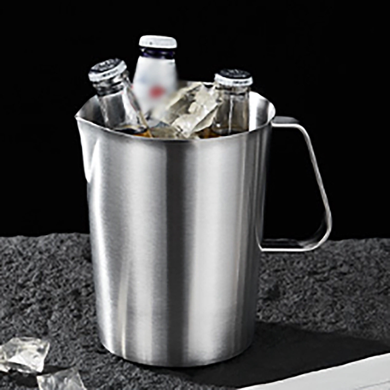 Stainless Steel Measuring Cup 2L Milk Jug with Lid for Coffee Latte Cappuccino Juice Smoothie Practical Metal Pitcher with Handle and Scale