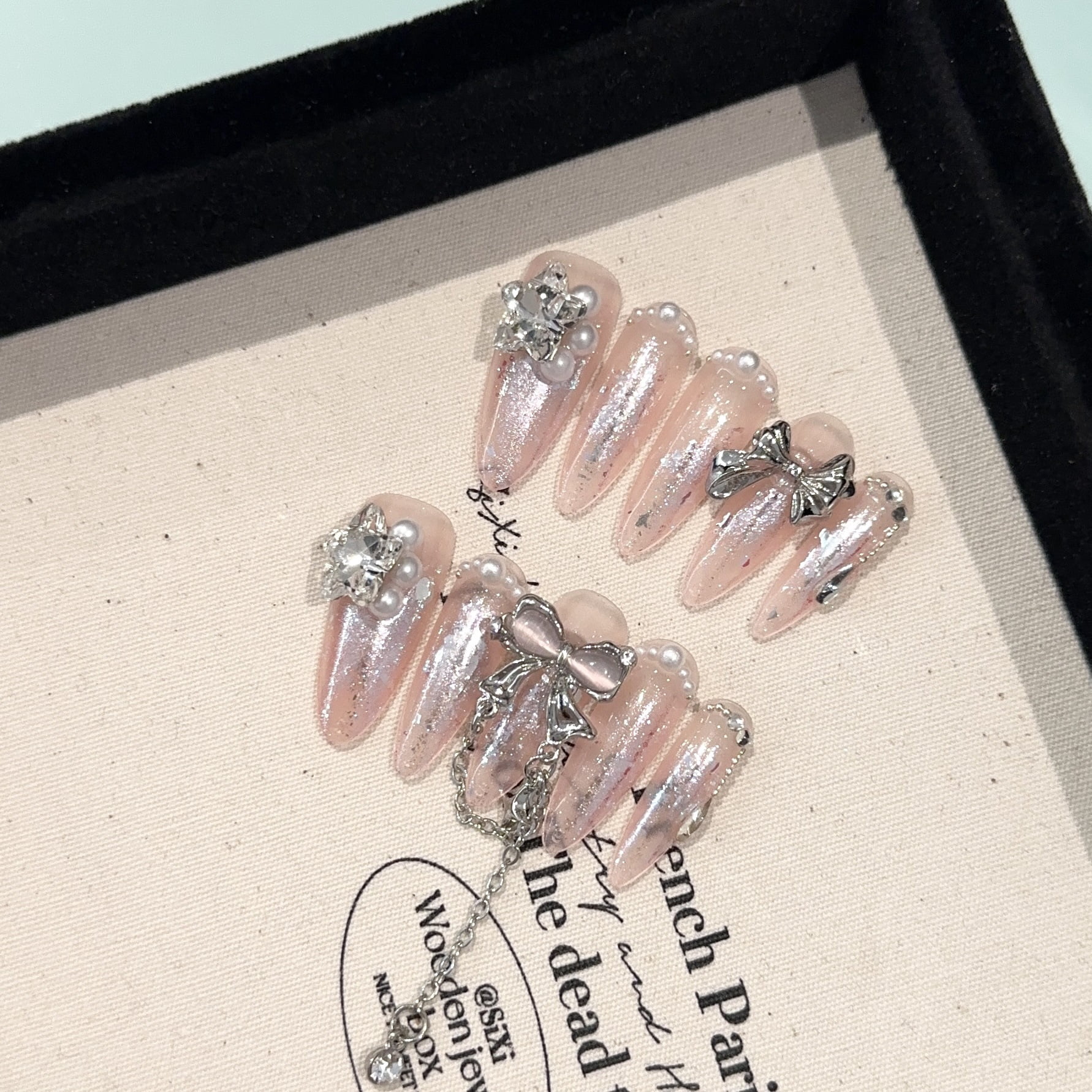Hand-worn nail pads, high-end summer naked pink cat's eye bows, manicure removable stars, big diamonds, white