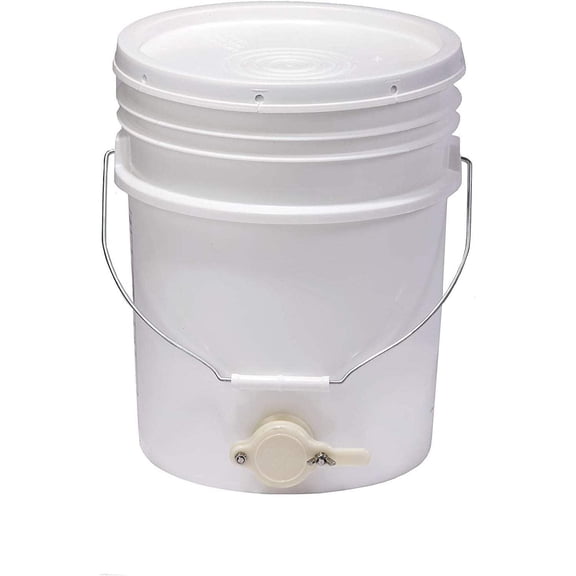 Little Giant Plastic Honey Bucket For Beekeeping 5 Gallon