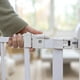 thumbnail image 3 of Puerta de seguridad expandible Ingenuity 27144 blanco, 3 of 8