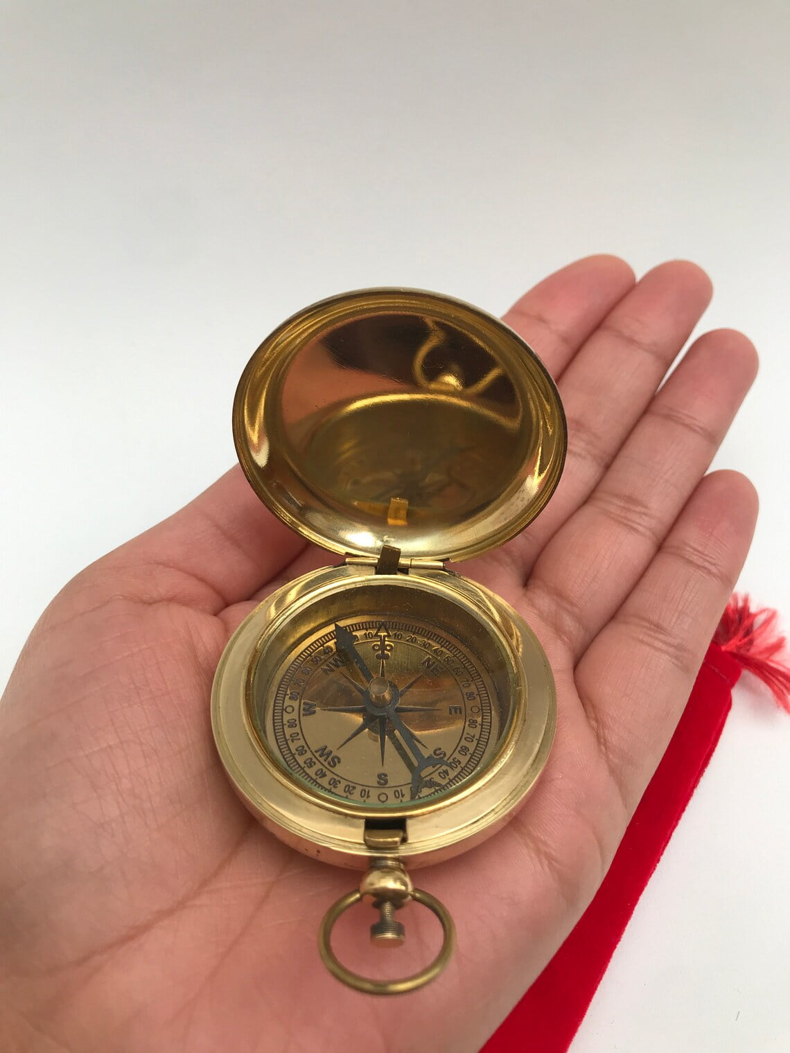 Antique Brass Compass with Lid – Nautical Pocket Compass for Gift, Travel & Décor"
