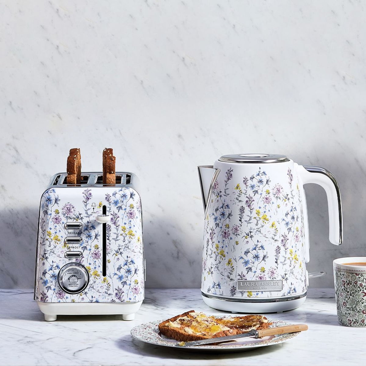 VQ - Laura Ashley Electric Jug Kettle - Wild Meadow