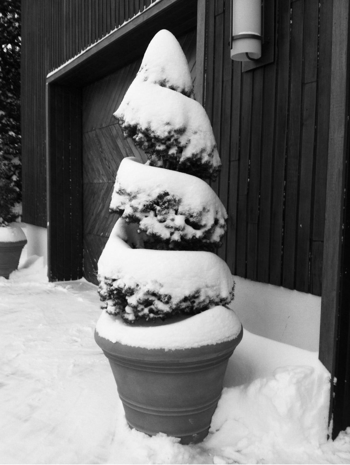 22.5" Milano Large Round Planter. Frost Resistant Polyresin Outdoor Flowerpot Patio Garden