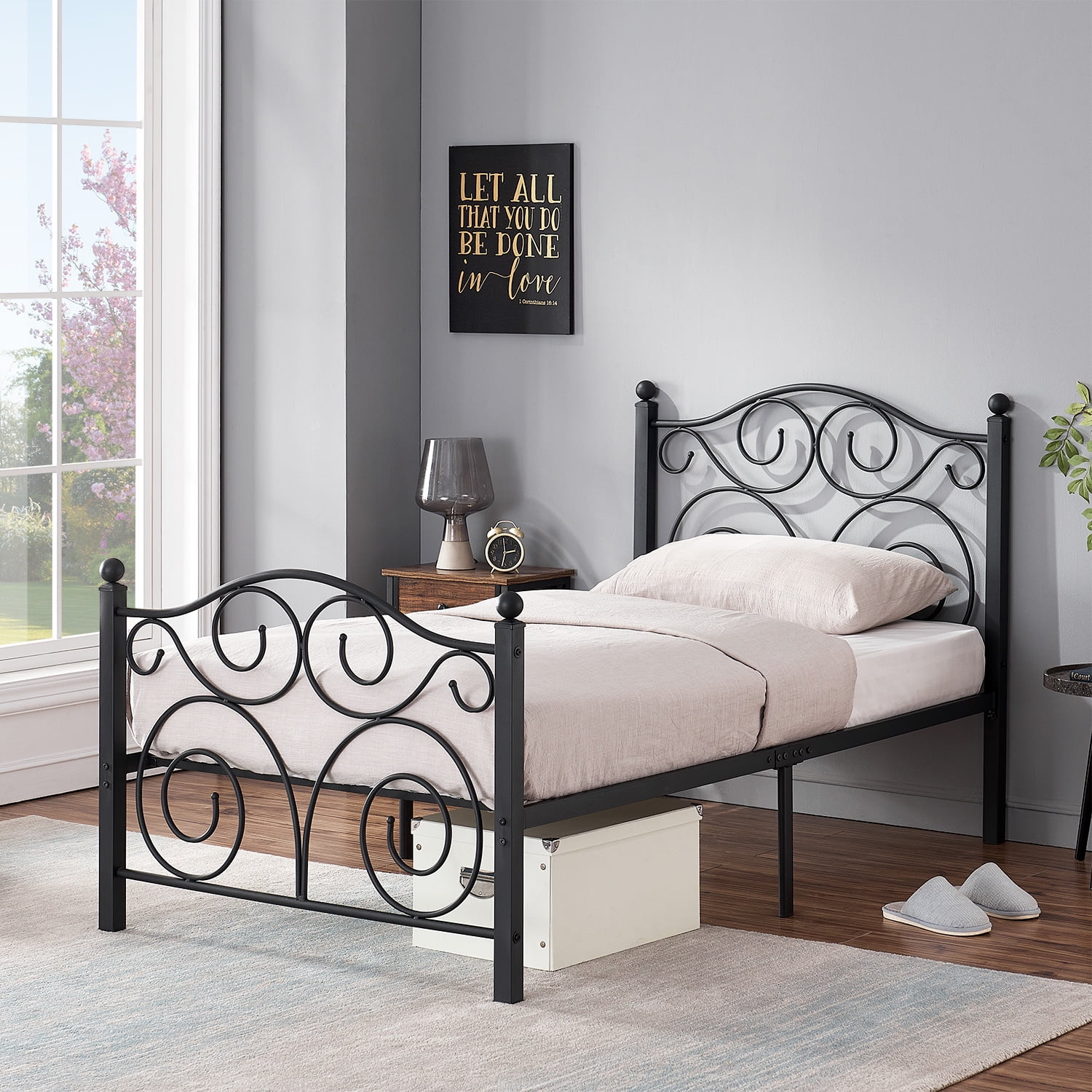 VECELO Traditional Metal Platform Bed, Full/Queen, Black