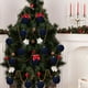 thumbnail image 5 of Bolas de adornos navideños de terciopelo flokado de 12 piezas - Decoraciones colgantes de árbol de plástico marrón de 2,4 pulgadas, 5 of 6