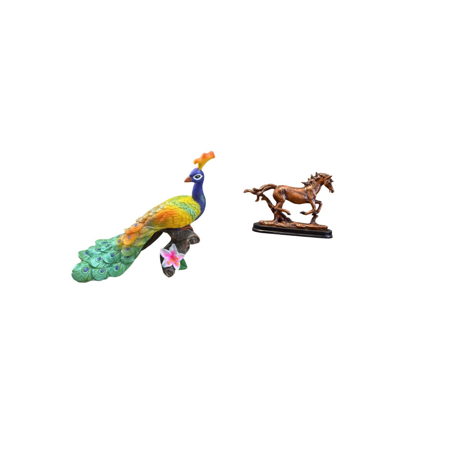 CarpNettore Peacock Sculpture Figurine Decorative Garden Ornament Crafts Statue for Home Decoration Yard Artwork Collectible Art Ornament Horse for Desk Decoration Bookcase Living Room