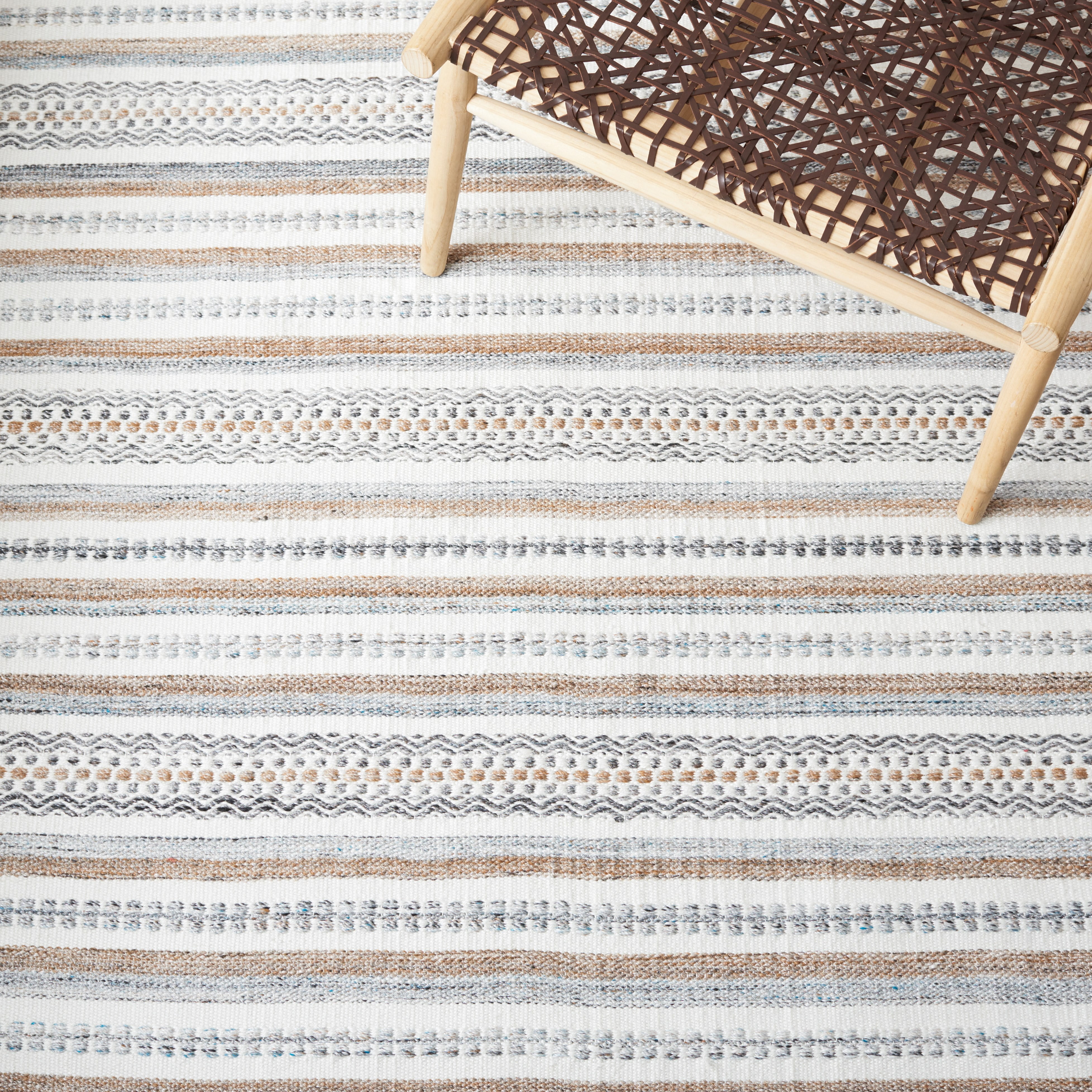 SAFAVIEH Striped Kilim Evren Striped Polyester Area Rug, Grey/Ivory, 6' x 9'