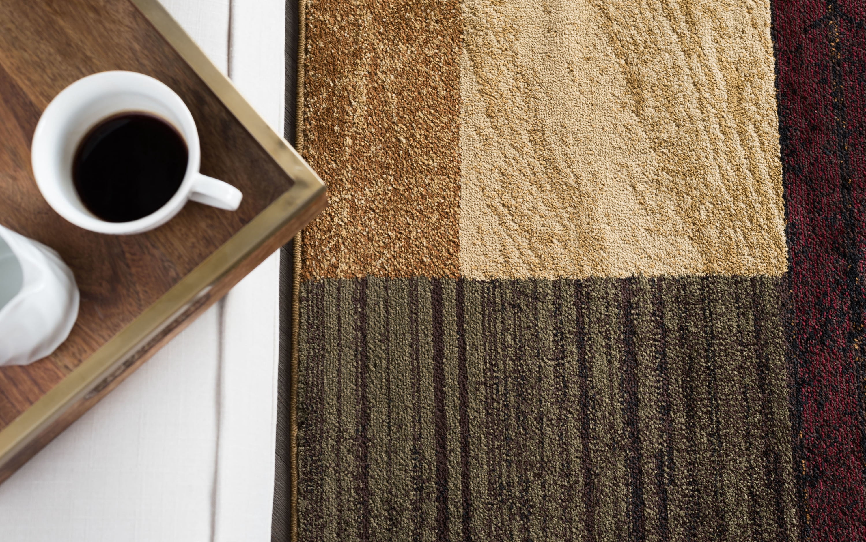Elegance Contemporary 5' x 7' Multi-Color Polypropylene Indoor Area Rug