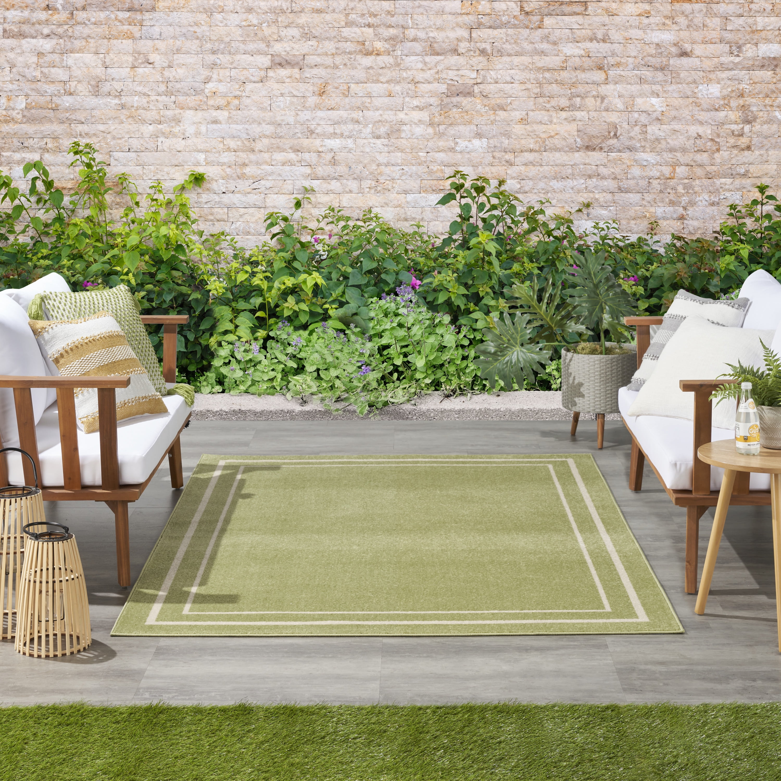 Nourison Essentials Indoor/Outdoor Green Ivory 5' x 7' Area Rug, (5x7)