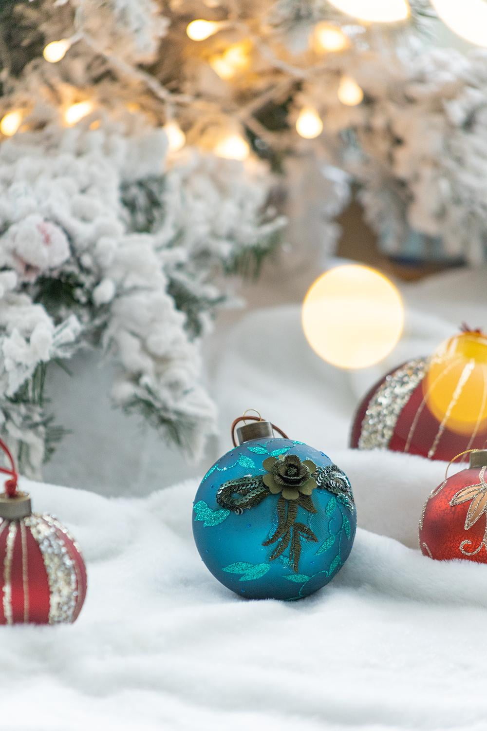 Set of 4 Glass Christmas Ball Ornaments with Glitter and Painting Design by Riccardo Tree Decor