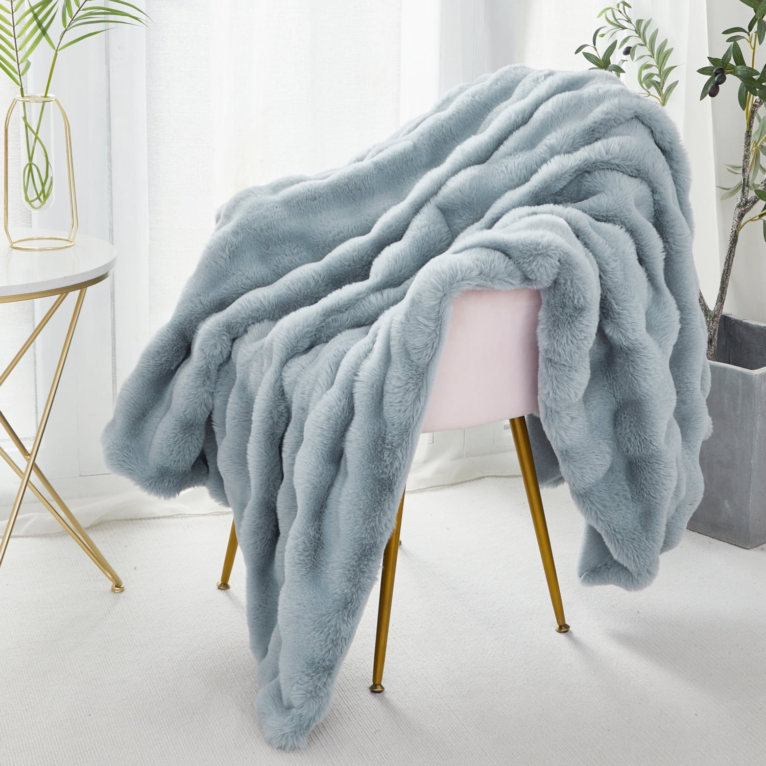 URBONUR Faux Rabbit Fur Twin Blanket for Bed Chair Couch, Fluffy Bubble Blanket, Luxury Fuzzy Warm Thick Bed Blankets for All Season 63×79 Inches