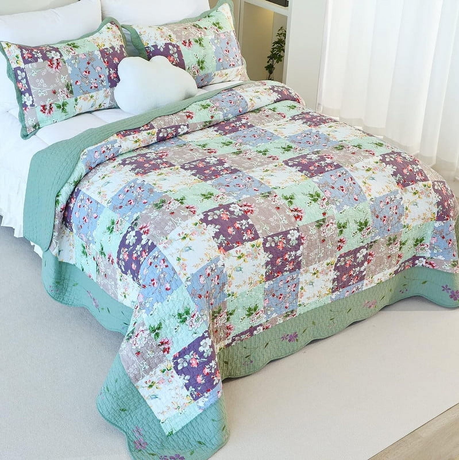 Evenhug Quilts 3-Piece Square Multi-Color Floral Patchwork Queen Quilt Set With 2 Shams