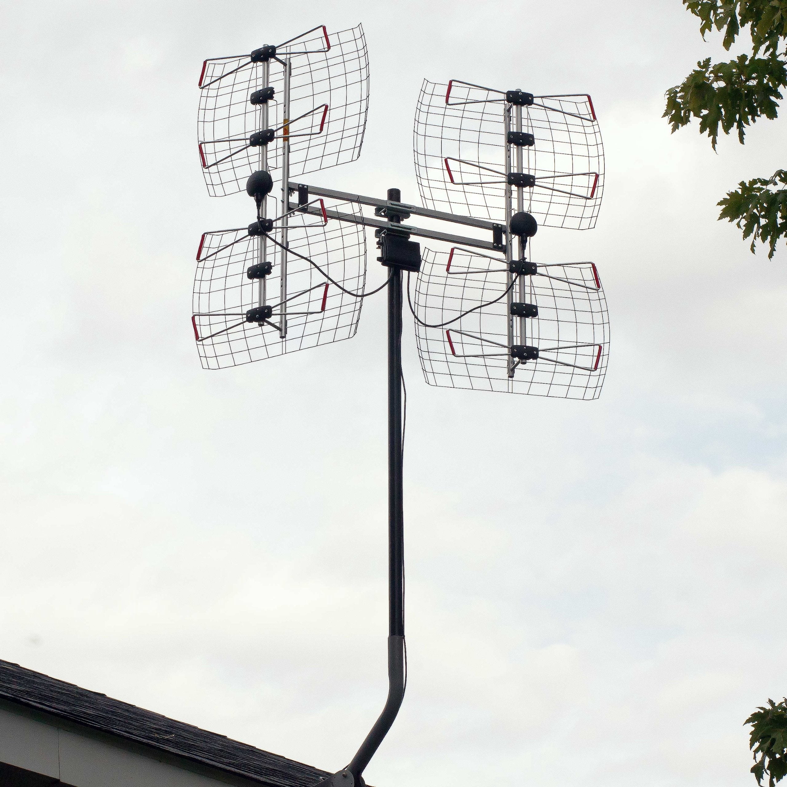 Antennas Direct® Enhanced Db8e Multidirectional Bowtie UHF Antenna