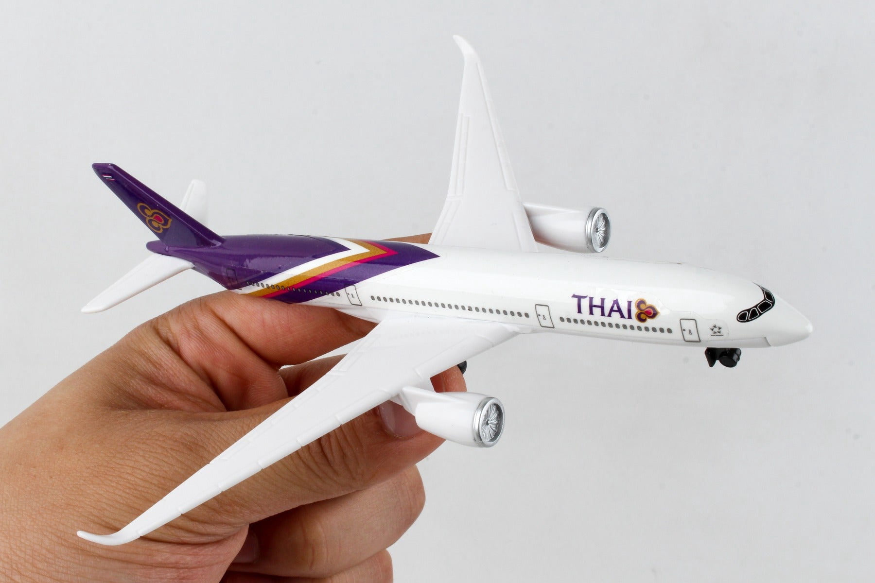 Single Plane Thai Airlines Die Cast Metal Toy Daron 24733
