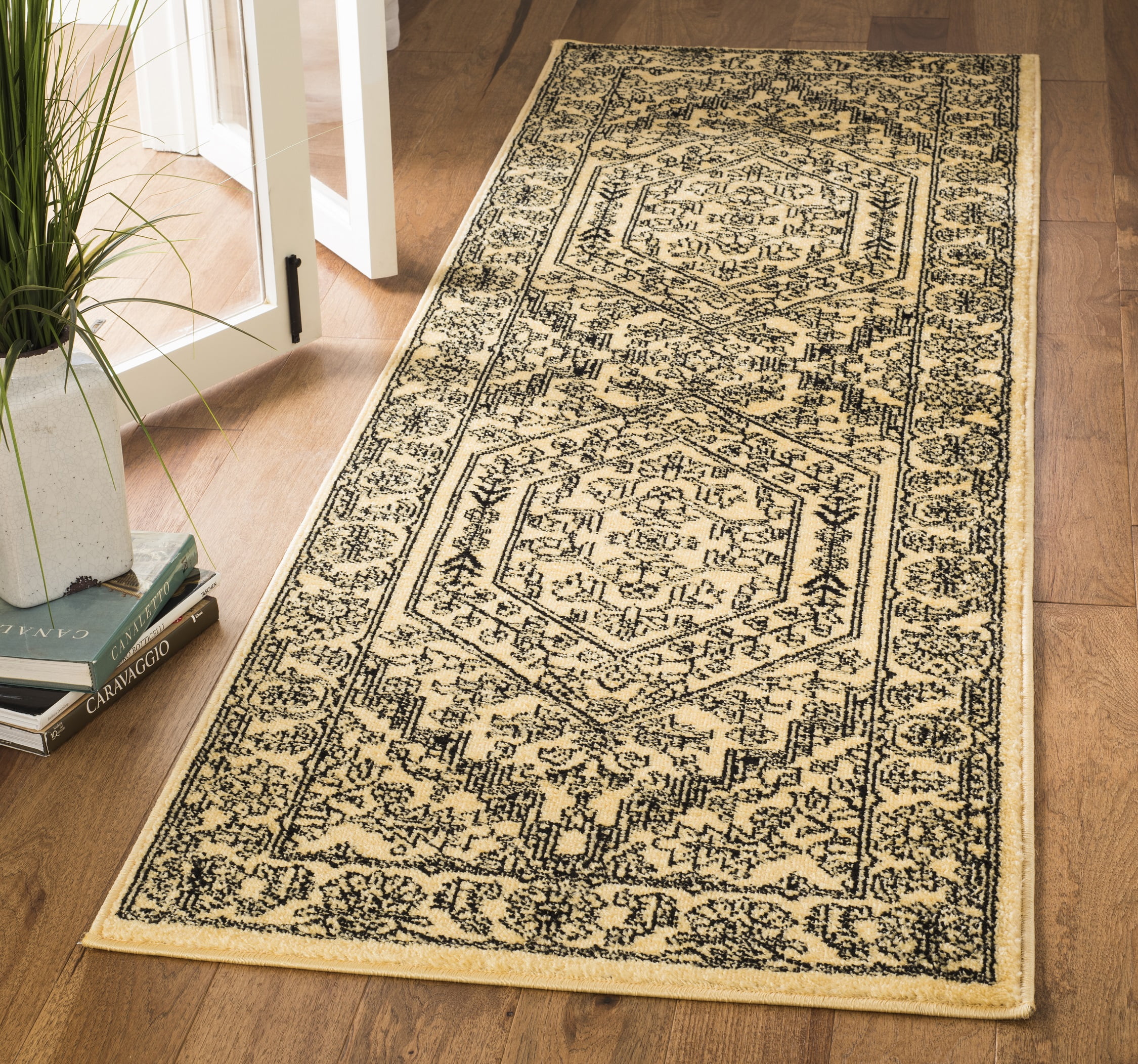 SAFAVIEH Adirondack Xavier Traditional Runner Rug, Gold/Black, 2'6" x 8