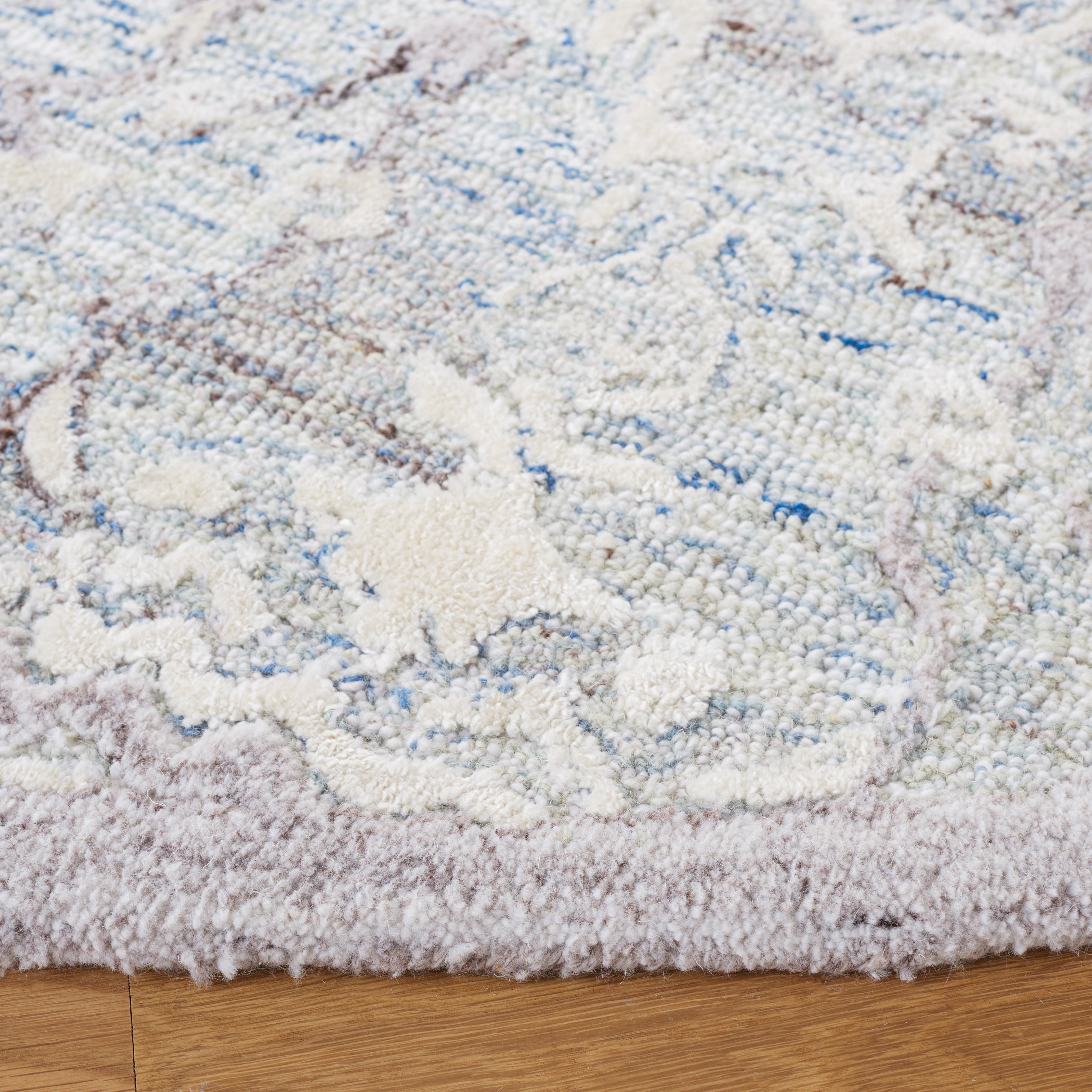 SAFAVIEH Glamour Quinten Floral Area Rug, Light Blue/Ivory, 6' x 6' Round