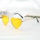 thumbnail image 2 of Polarizado en forma de corazón gafas de sol para las mujeres los hombres Hippie Gafas de sol retro para fiestas de vacaciones con marcos de metal de oro, 2 of 7