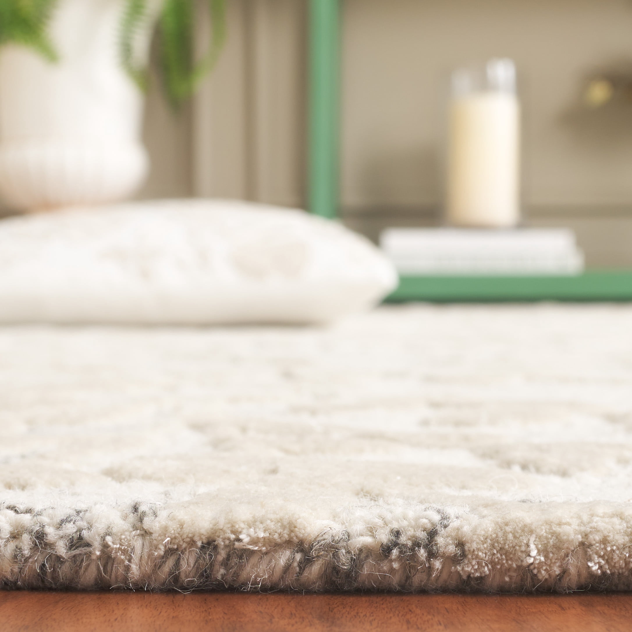 SAFAVIEH Glamour Rosalynne Floral Runner Rug, Natural/Gray, 2'3" x 8'