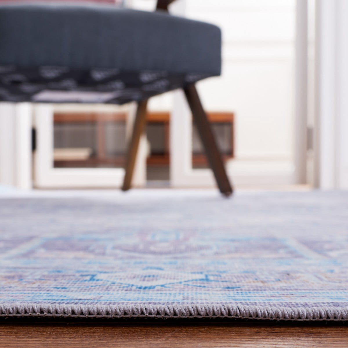 SAFAVIEH Tucson Hollie Traditional Machine Washable Runner, 2'6" x 8', Purple/Blue