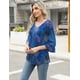 thumbnail image 5 of Camiseta Rapbin de algodón para mujer, manga 3/4, cuello en V, azul con estampado floral, 5 of 5
