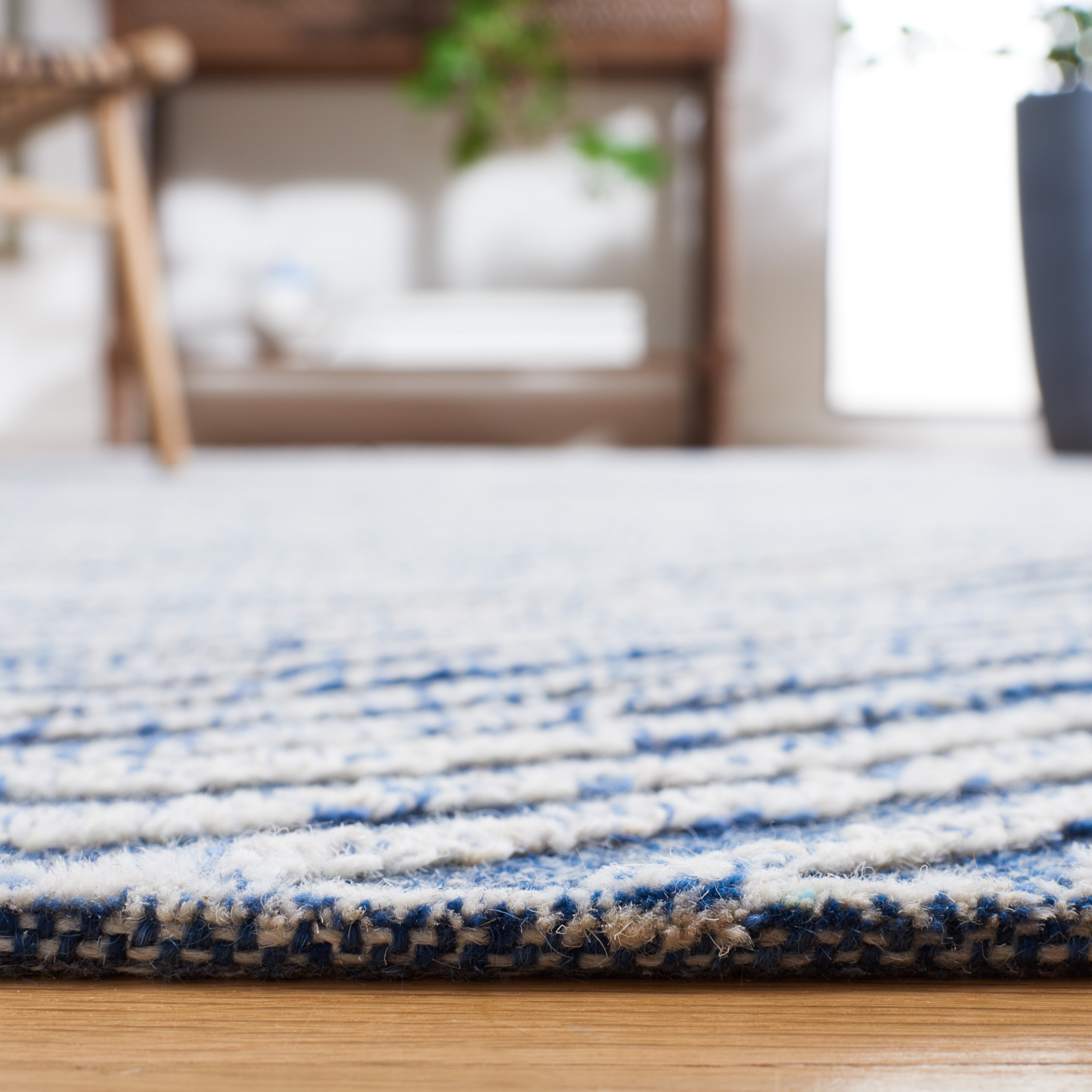 SAFAVIEH Trace Jimney Abstract Runner Rug, Navy, 2'3" x 9'