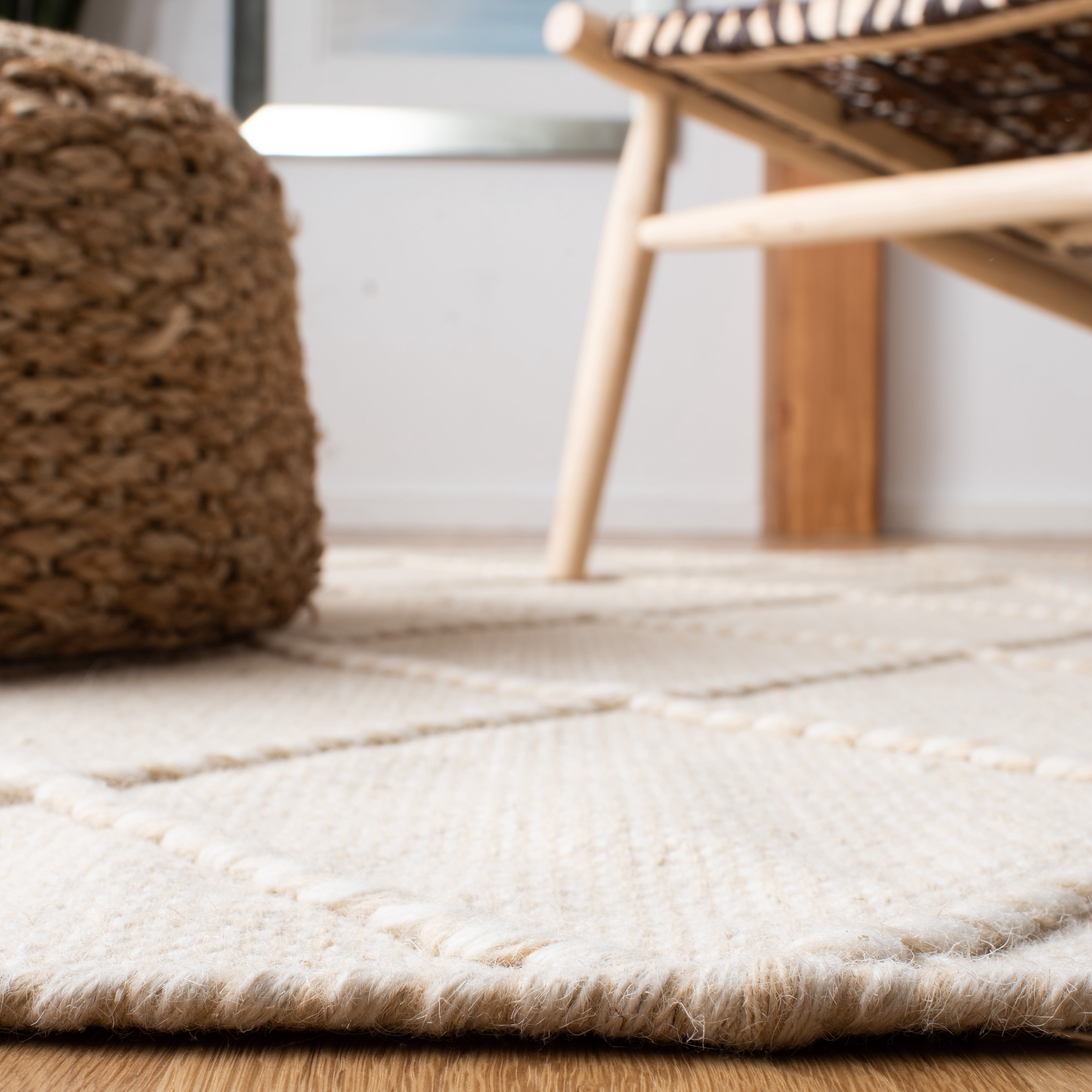 SAFAVIEH Casablanca Roswell Geometric Area Rug, Beige/Ivory, 8' x 10'