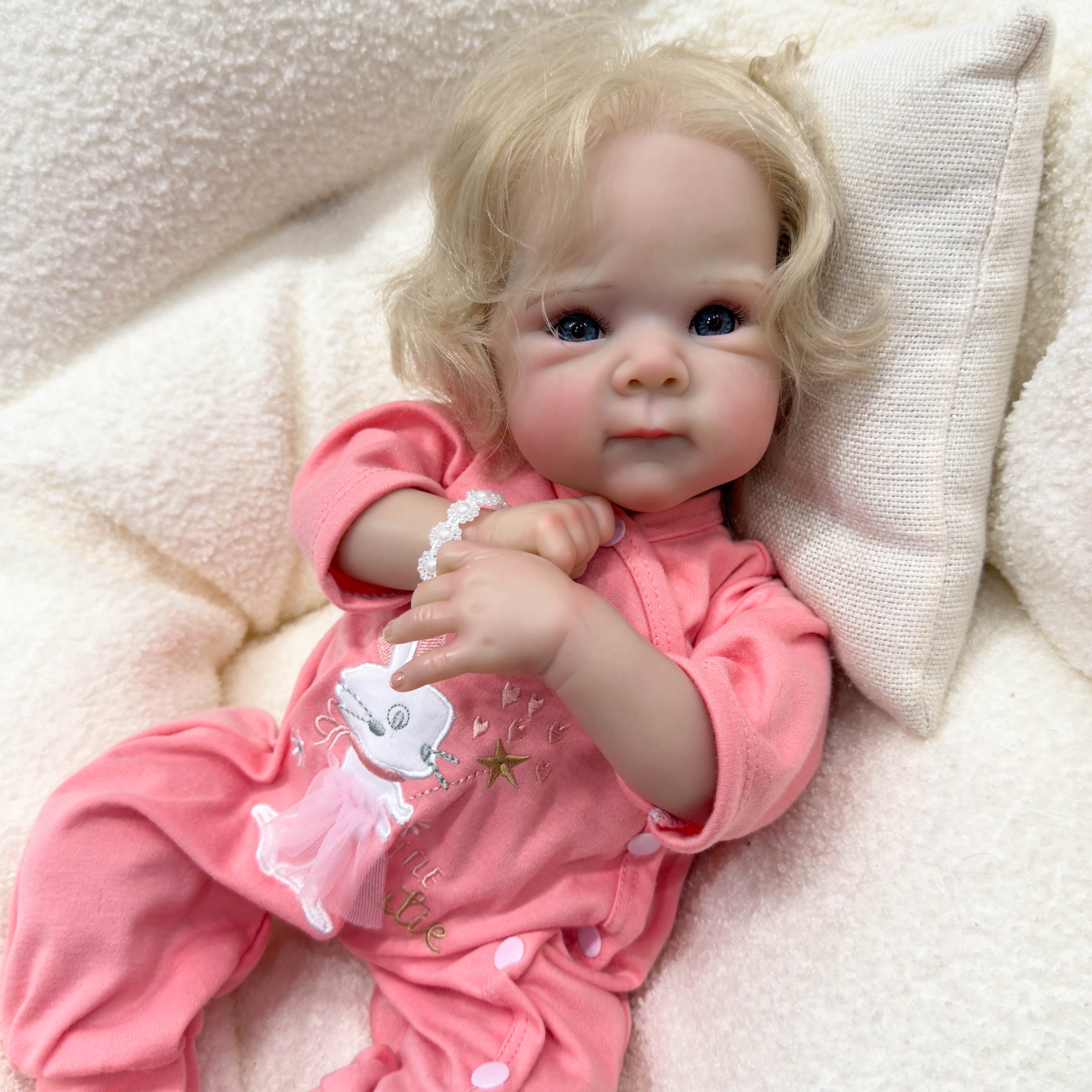 Lifelike Reborn Baby Dolls 18 inch Soft Cloth Body Realistic Newborn Baby Dolls Poseable Real Life Baby Dolls with Doll Accessories and Gift Box For Kids 3+ Years