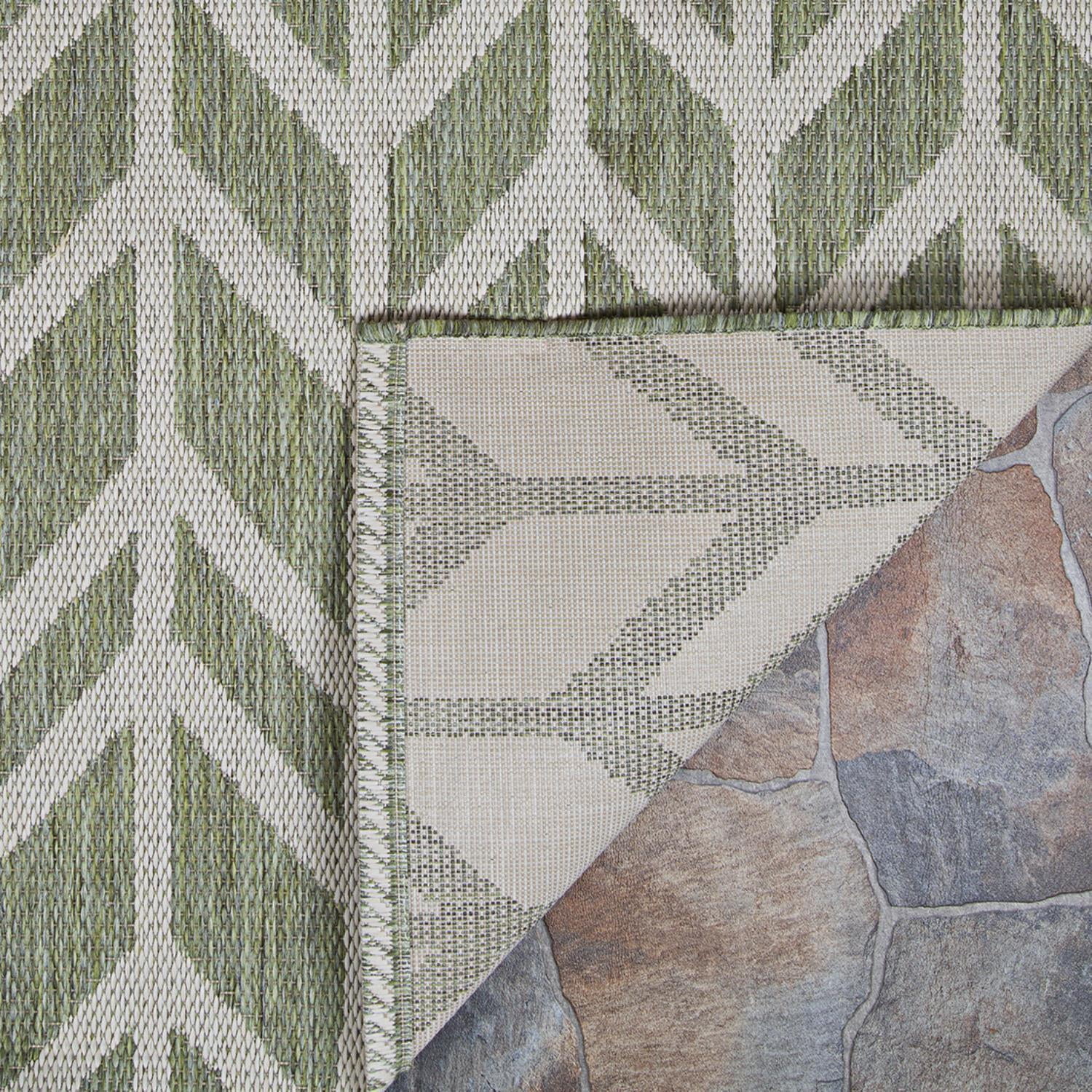 Couristan 7.5' x 7.5' Sage and Champagne Chevron Outdoor Rug