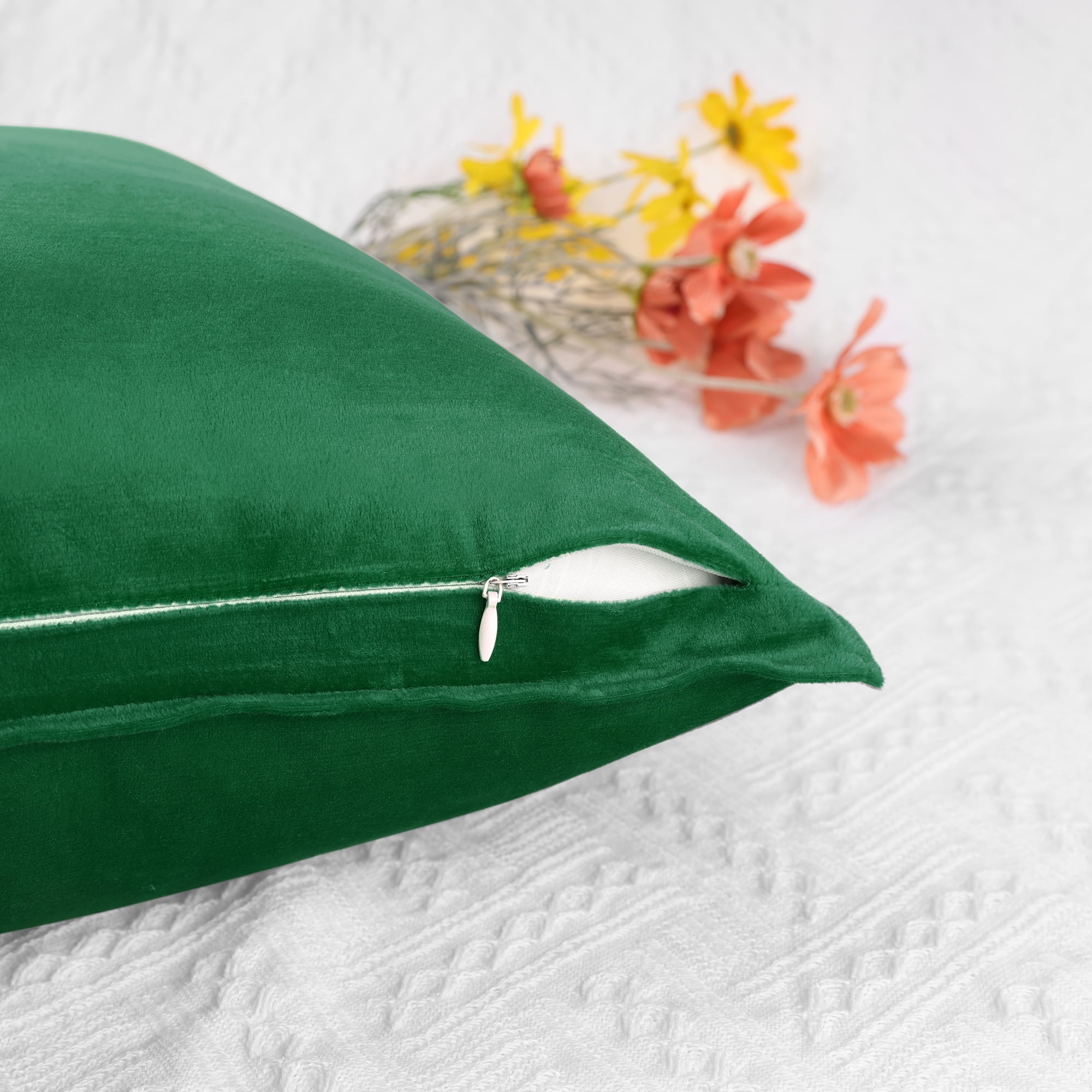 Unique Bargains Velvet Solid Throw Pillow Covers Decorative Cushion Covers (2 Count) Green 16" x 16"