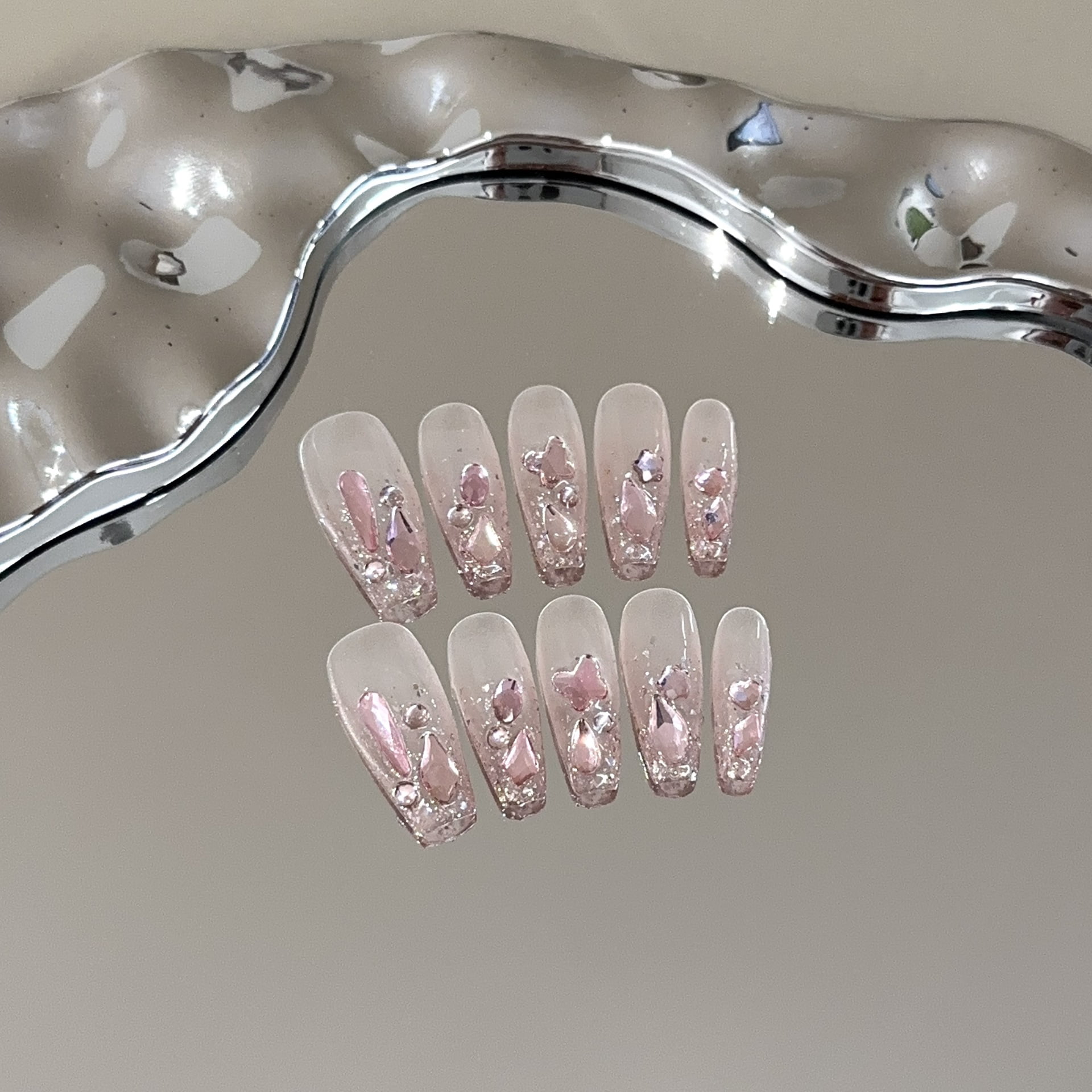 Purely handmade nail pads, high-end pink diamonds, warm elves, white manicure, light luxury temperament, fake nail patches