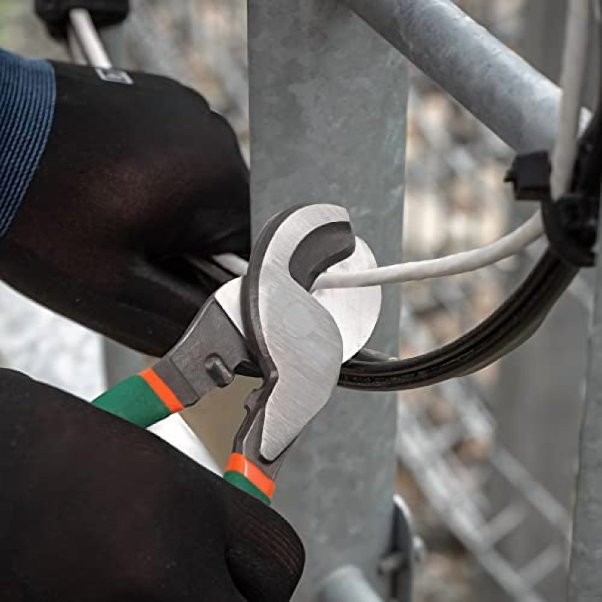 9 Inches Cable Cutter Pliers High Leverage Cable Cutter with Green PVC Handle Heavy Duty Electrical Wire Cutters for Aluminum Copper Communication Cables