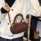 thumbnail image 4 of Bolso bandolera para mujer | Bolso de mano y bolso tote de imitación de gamuza | Bolso Boston pequeño tipo barril para uso diario | Para viajes, compras y desplazamientos, 4 of 6