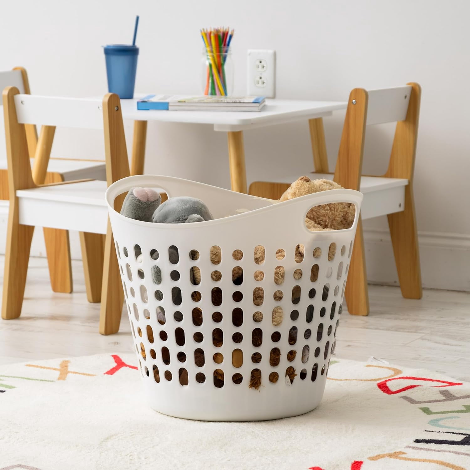 IRIS 27 L Plastic Laundry Basket with Ventilation Holes, Flexible Clothes Hamper for Laundry Room Bedroom Bathroom