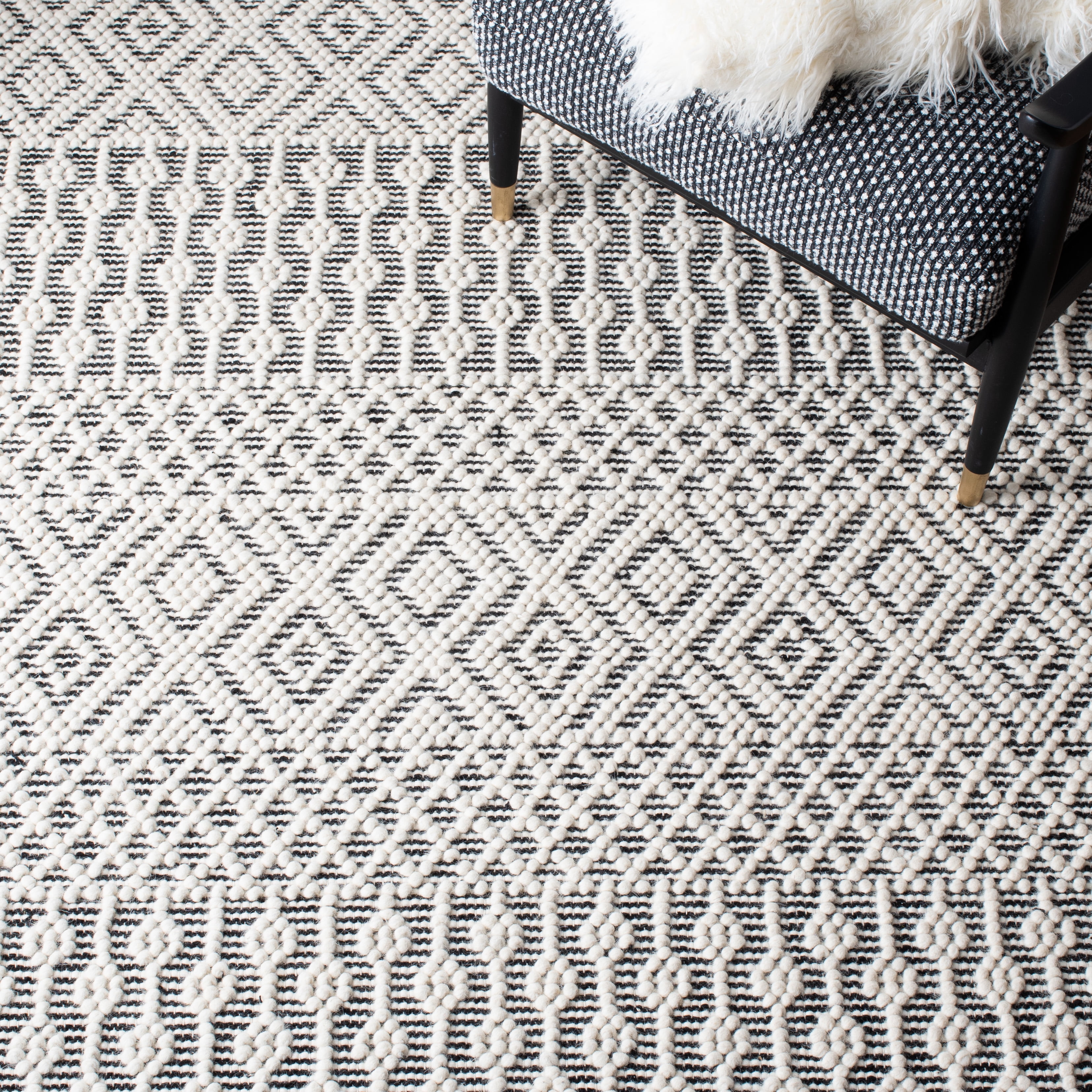 SAFAVIEH Natura Cordelia Southwestern Wool Runner Rug, Ivory/Black, 2'3" x 6'