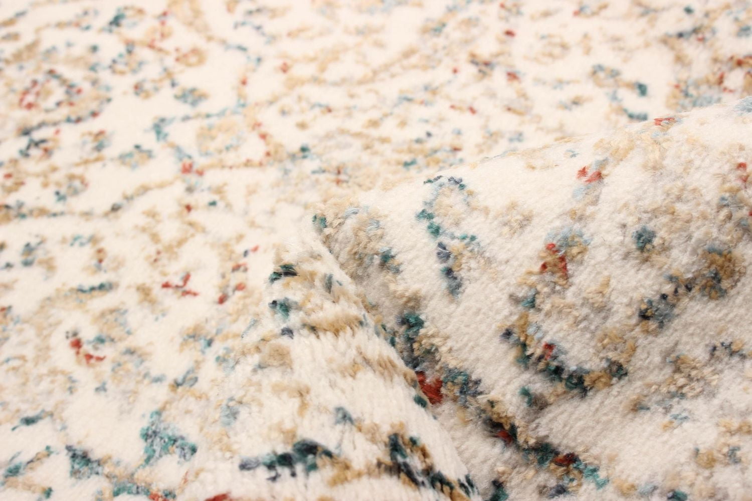 ECARPET Lauren Traditional Area Rug for living room, bedroom, dining room, entrance, hallway and more.