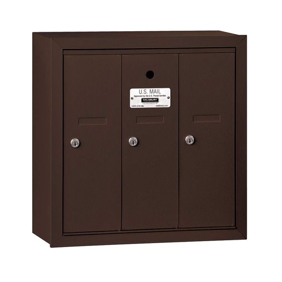 Mailbox Salsbury Industries 3503ZSU montado en superficie con 3 puertas