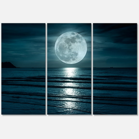 Designart ' Super Full Moon Over The Sea I ' Modern Canvas Wall Art Print