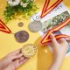 thumbnail image 3 of Juego de 3 medallas de premio con cinta para el cuello, de 65 mm (2,5 pulgadas), en oro, plata y bronce. Medallas de aleación para ganadores. Medallas metálicas de trigo y voleibol., 3 of 7