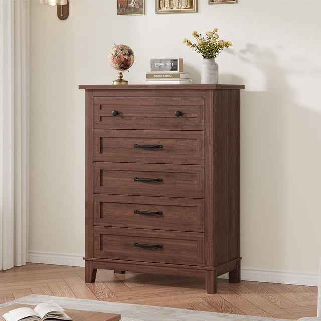 Commode à 5 Tiroirs pour Chambre, Commode Verticale de 41,3 Po de Hauteur avec Grand Rangement, Coffre de Garde-Robe Autoportant en Bois pour Chambre, Salon, Noyer
