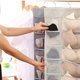 thumbnail image 1 of Bolsa organizadora de pared resistente al polvo • Almacenamiento colgante doble cara para bolsos, toallas y ropa • Diseño de plástico transparente • Organizador de armario que ahorra espacio, 1 of 4